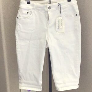 Tommy Bahama white clamdiggers